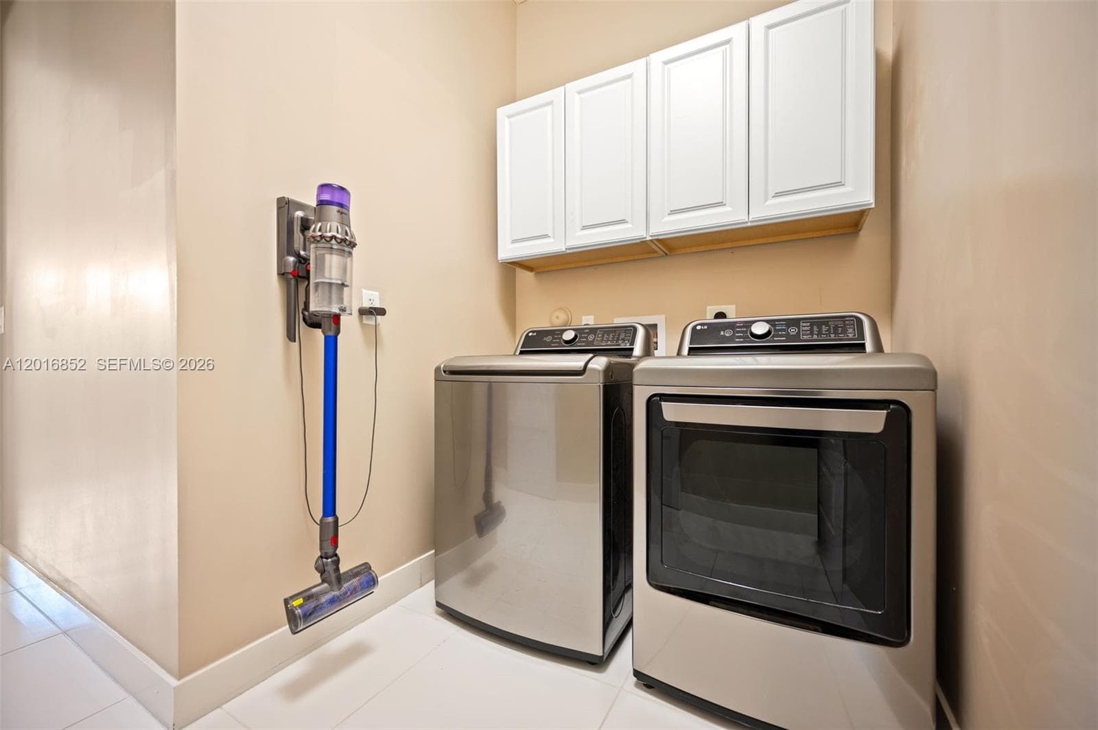 8915 NW 161st Ter, Miami Lakes FL 33018 — 20