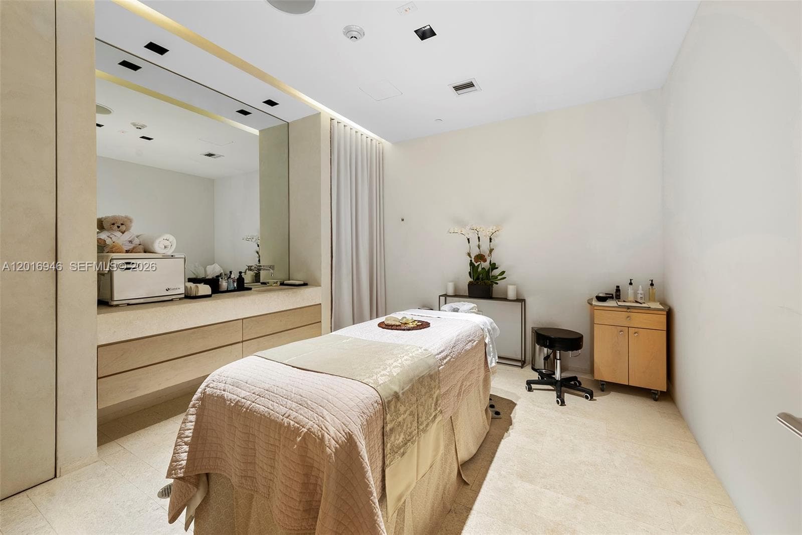 10201 Collins Ave # 1806, Bal Harbour FL 33154 — 35