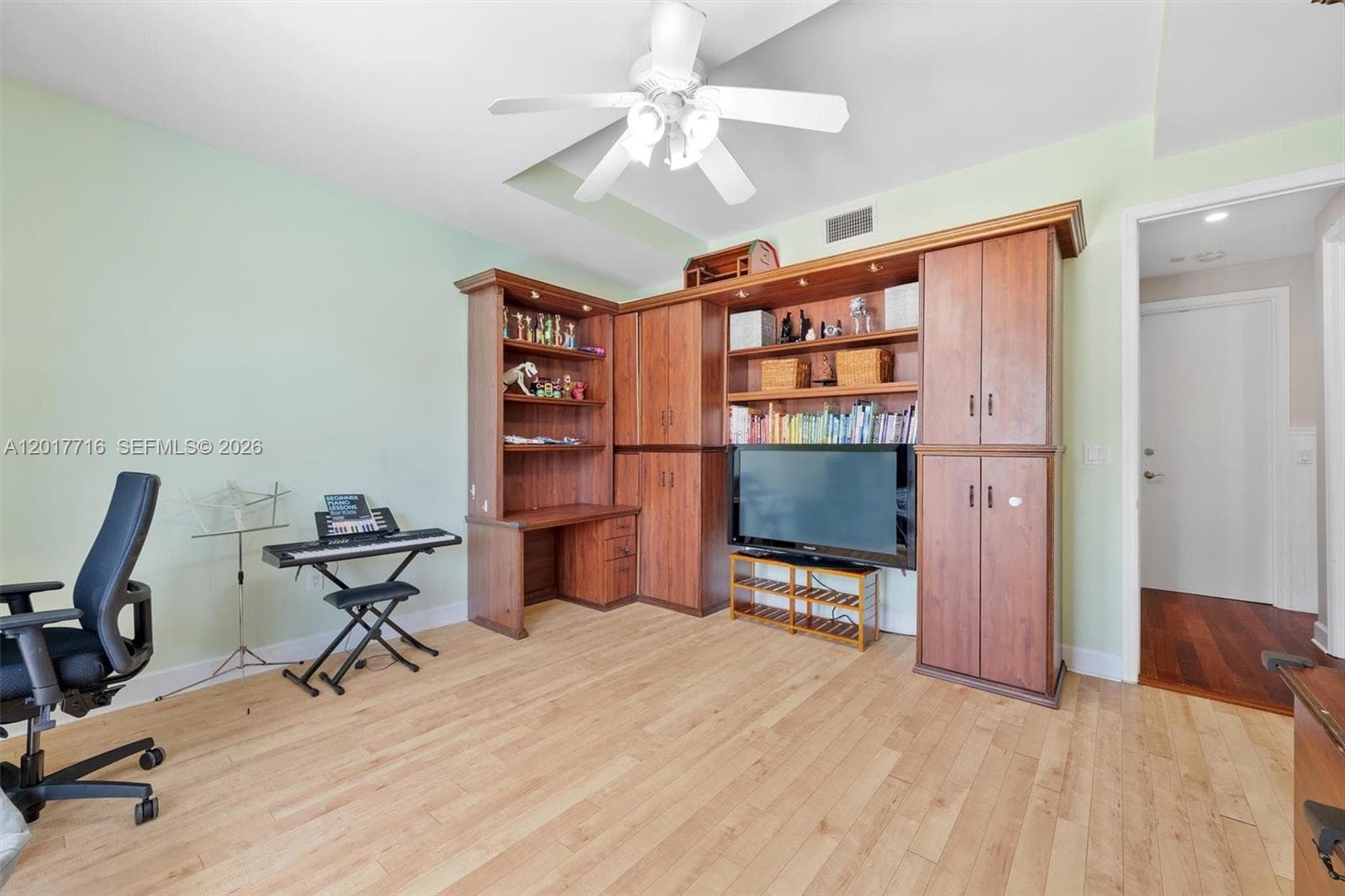 2310 Bayview Ln, North Miami FL 33181 — 38