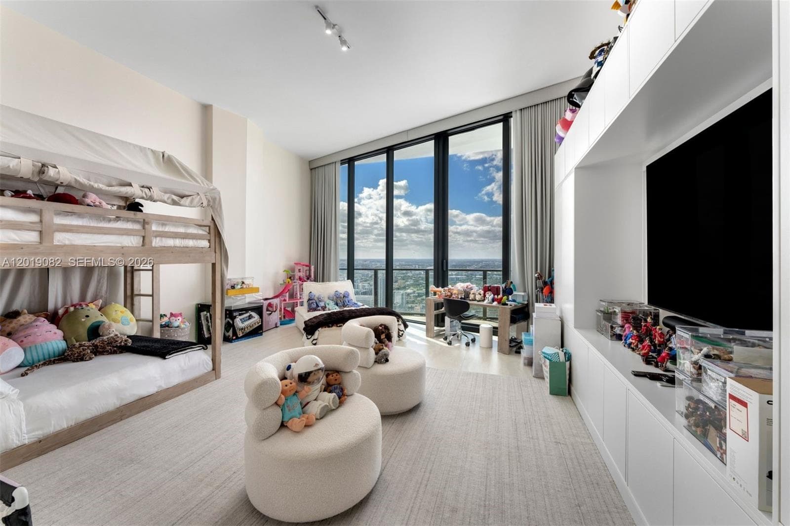 1000 Biscayne Blvd # 5101, Miami FL 33132 — 70