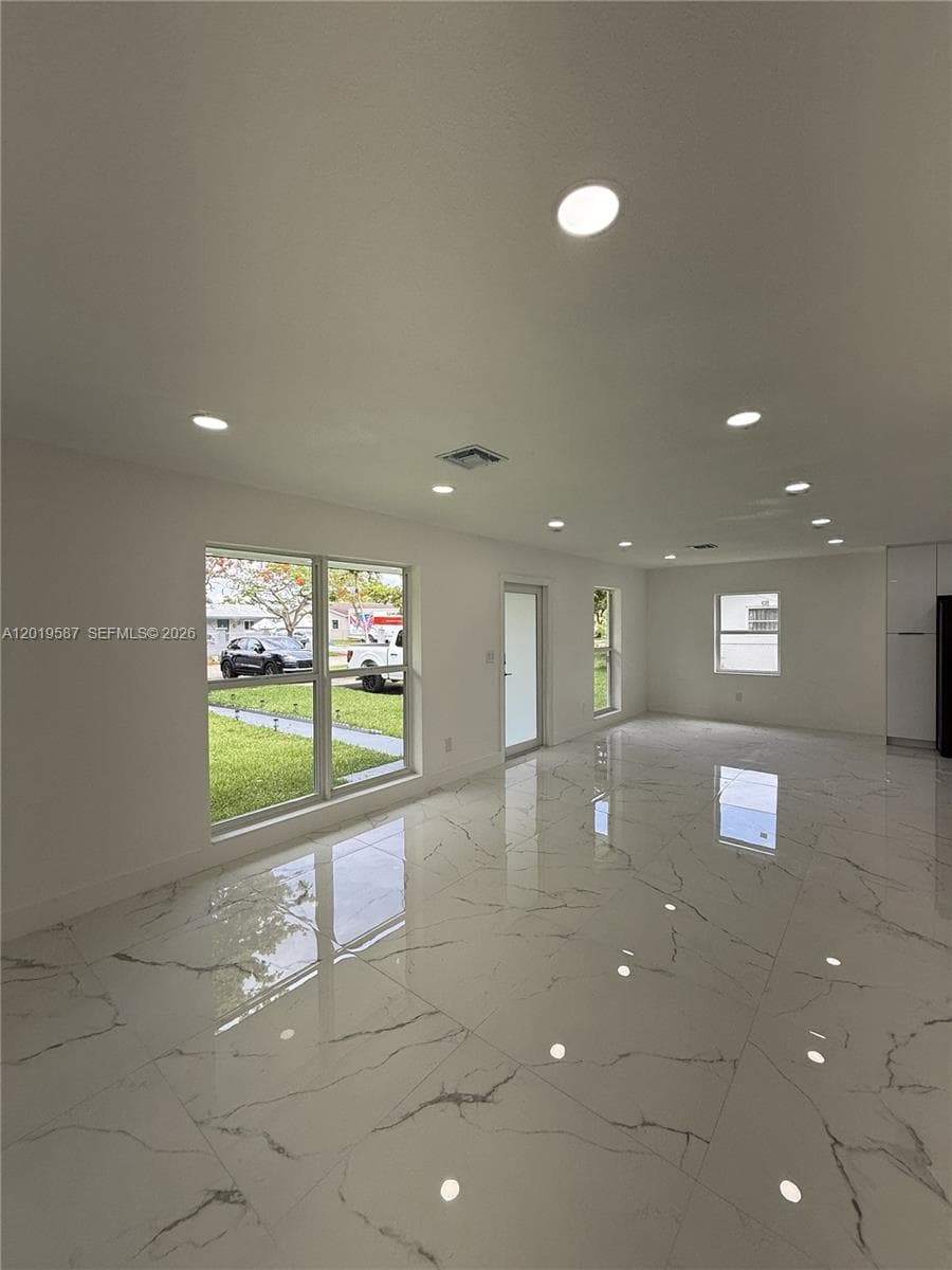 20211 NW 42nd Ave, Miami Gardens FL 33055 — 9