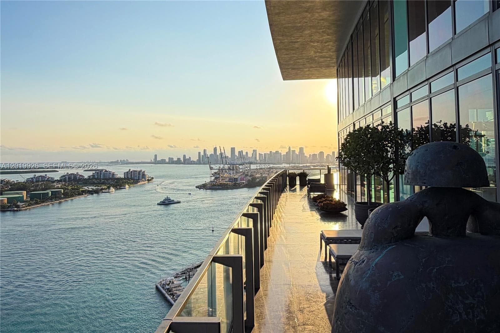 800 S Pointe Dr # 2204, Miami Beach FL 33139 — 23