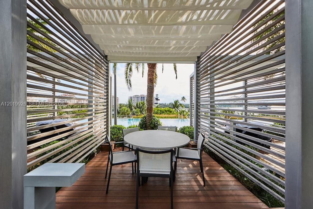 800 S Pointe Dr # 2204, Miami Beach FL 33139 — 86