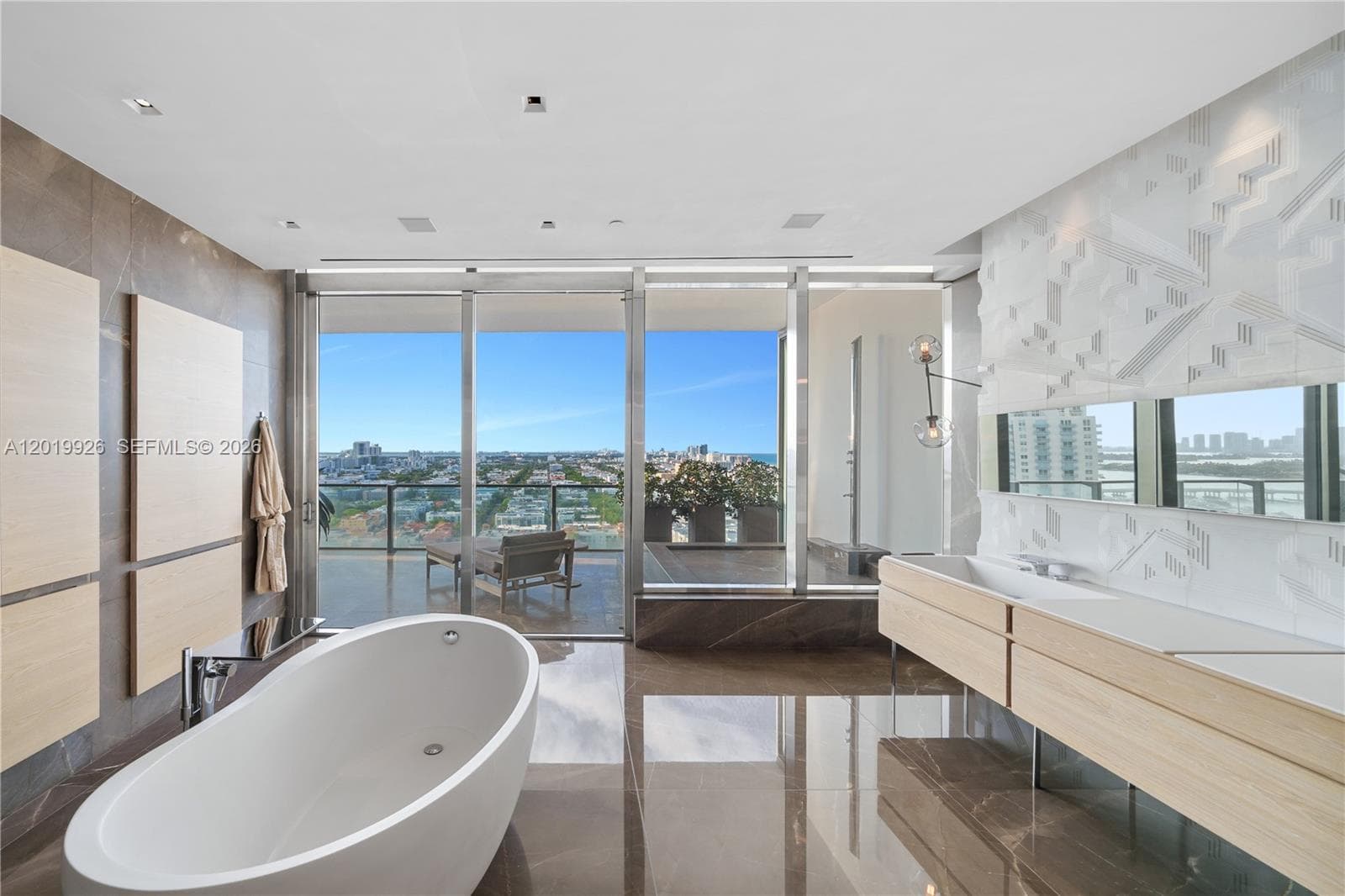 800 S Pointe Dr # 2204, Miami Beach FL 33139 — 29