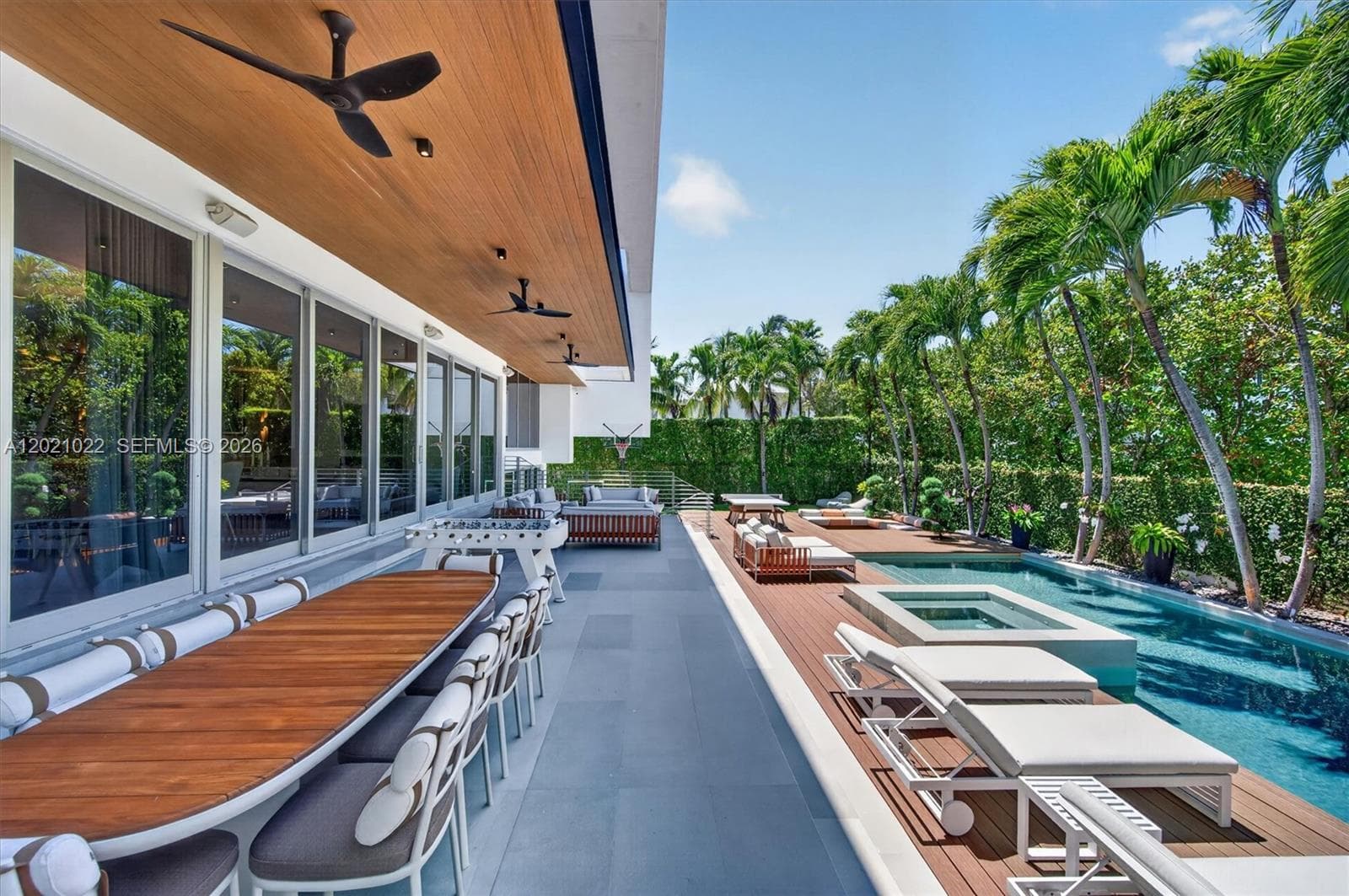 625 Curtiswood Dr, Key Biscayne FL 33149 — 41