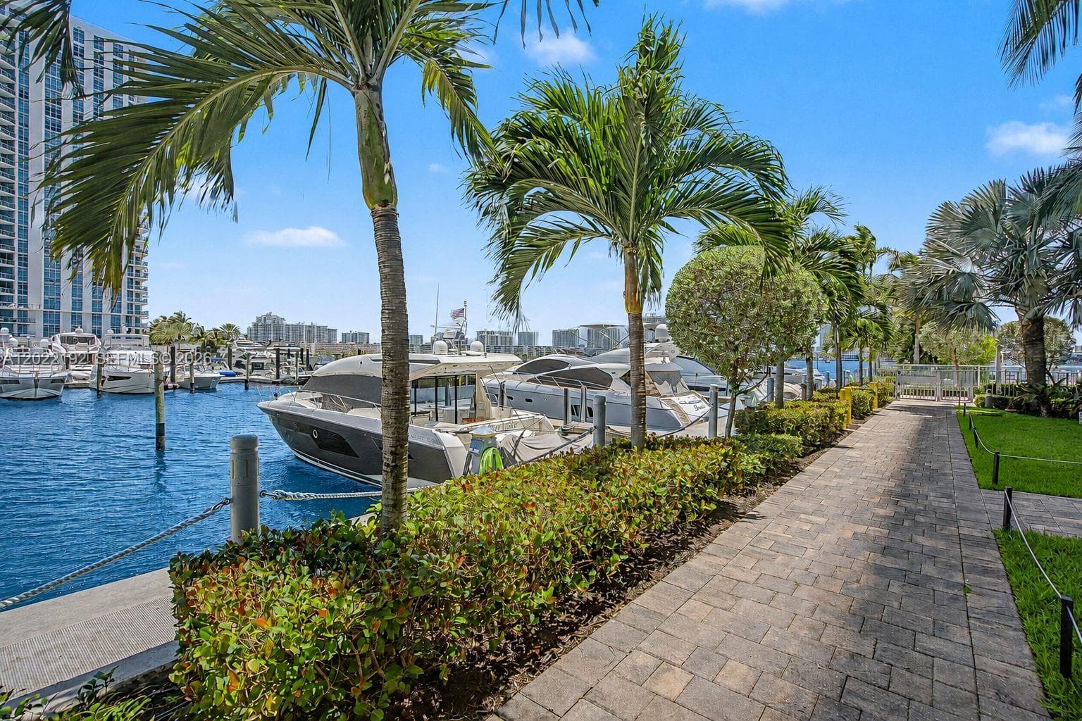 17111 Biscayne Blvd, North Miami Beach FL 33160 — 37