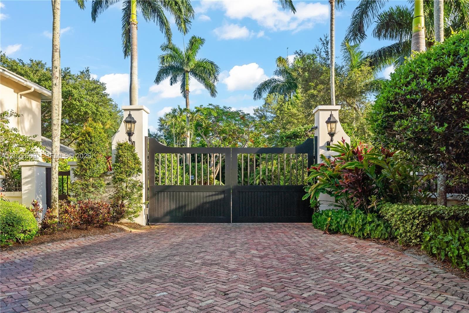 5700 SW 86th St, South Miami FL 33143 — 2
