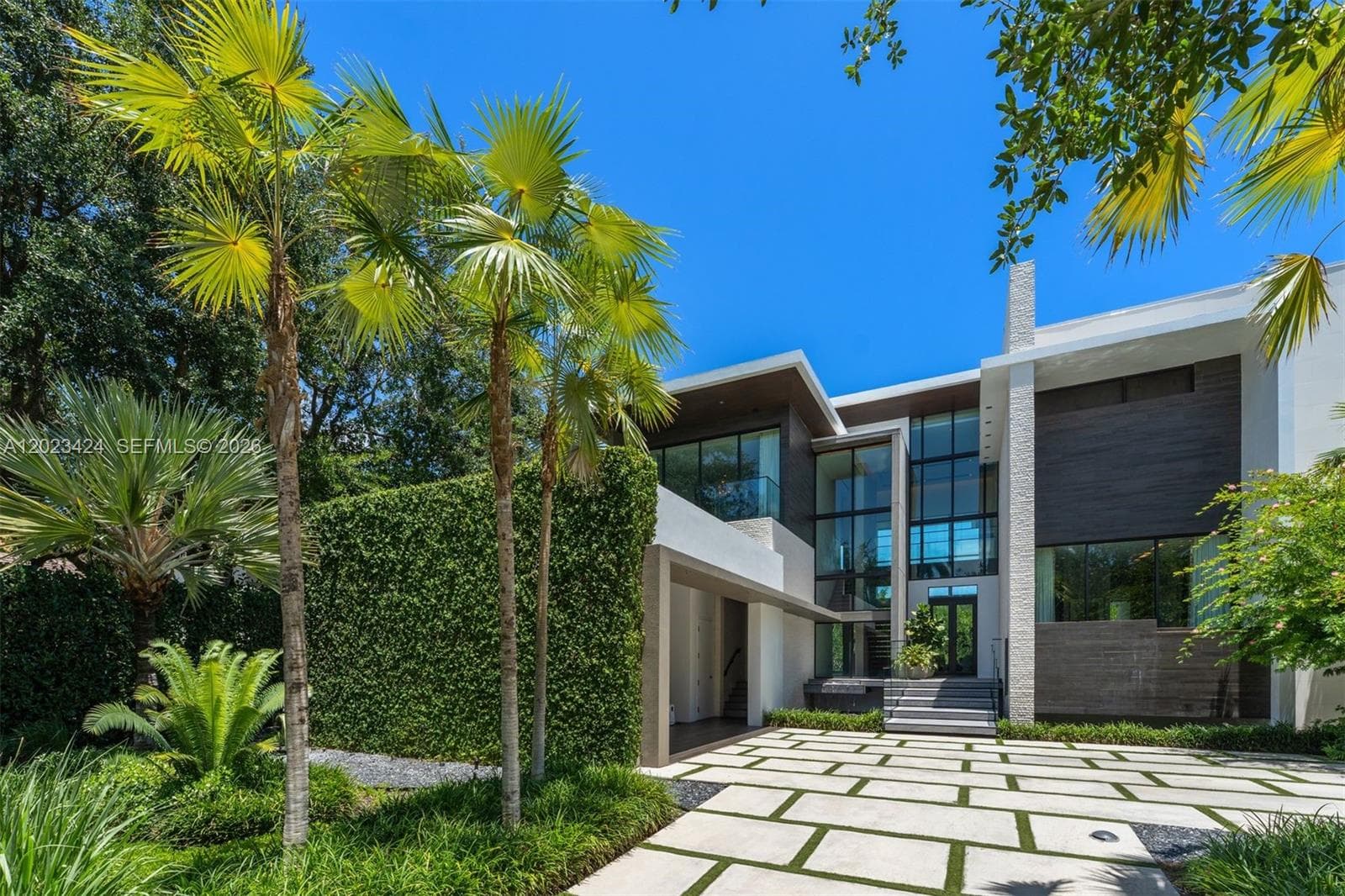132 Paloma Dr, Coral Gables FL 33143 — 38
