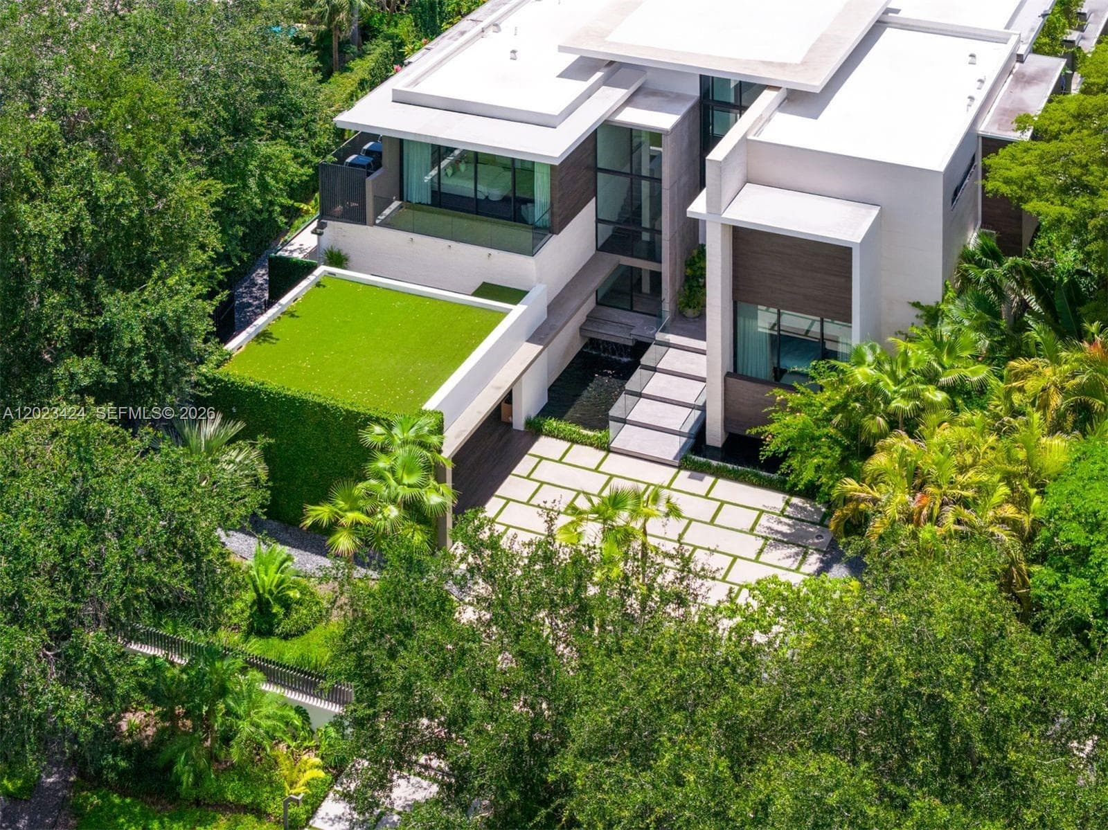 132 Paloma Dr, Coral Gables FL 33143 — 33