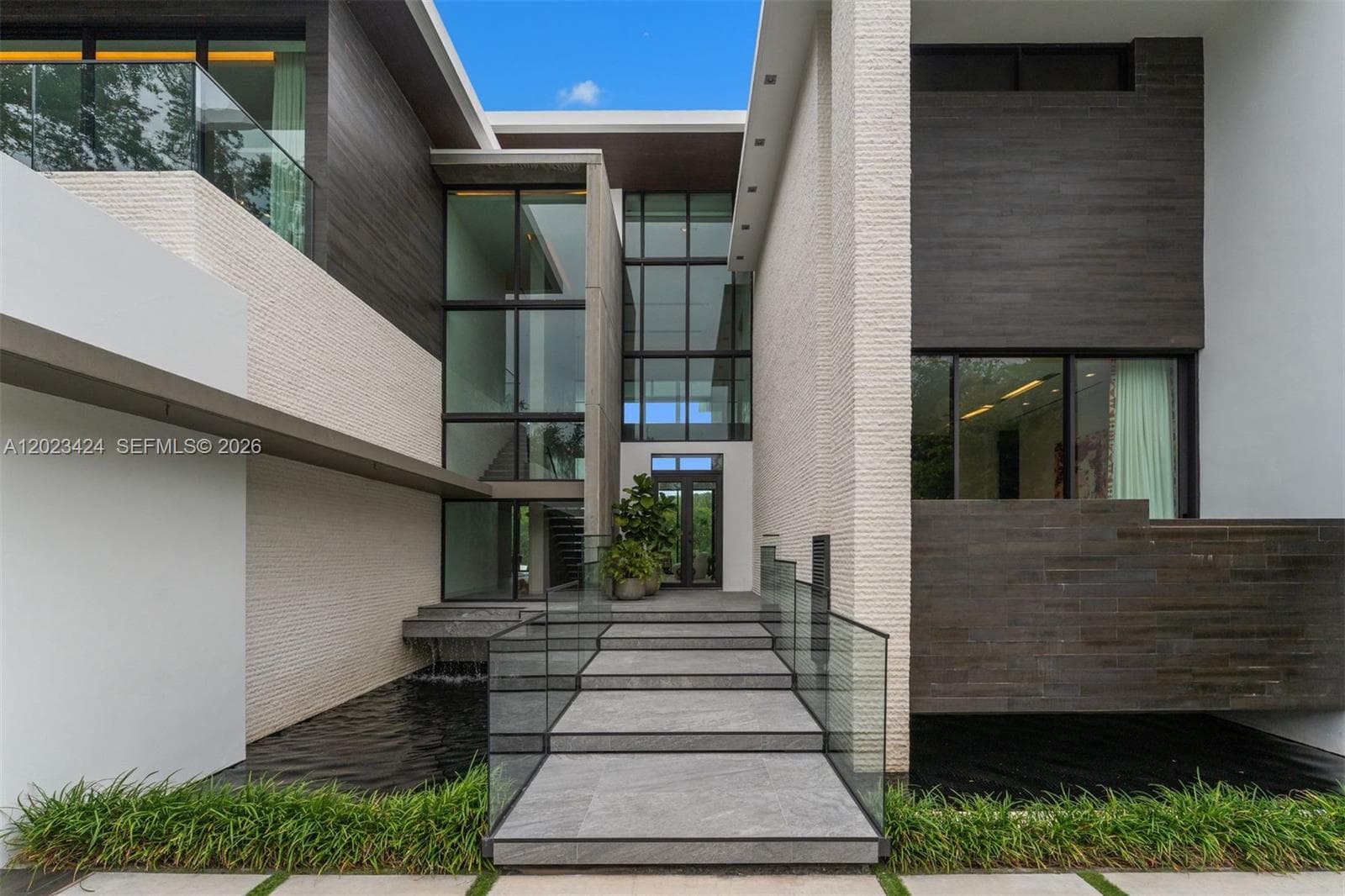 132 Paloma Dr, Coral Gables FL 33143 — 19