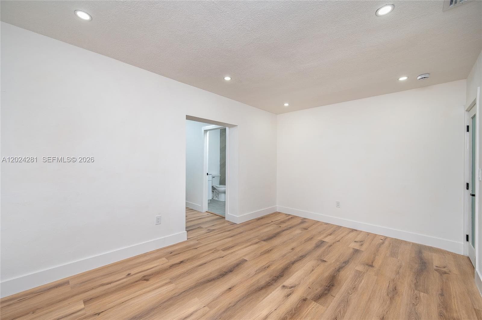 264 Navajo St, Miami Springs FL 33166 — 22
