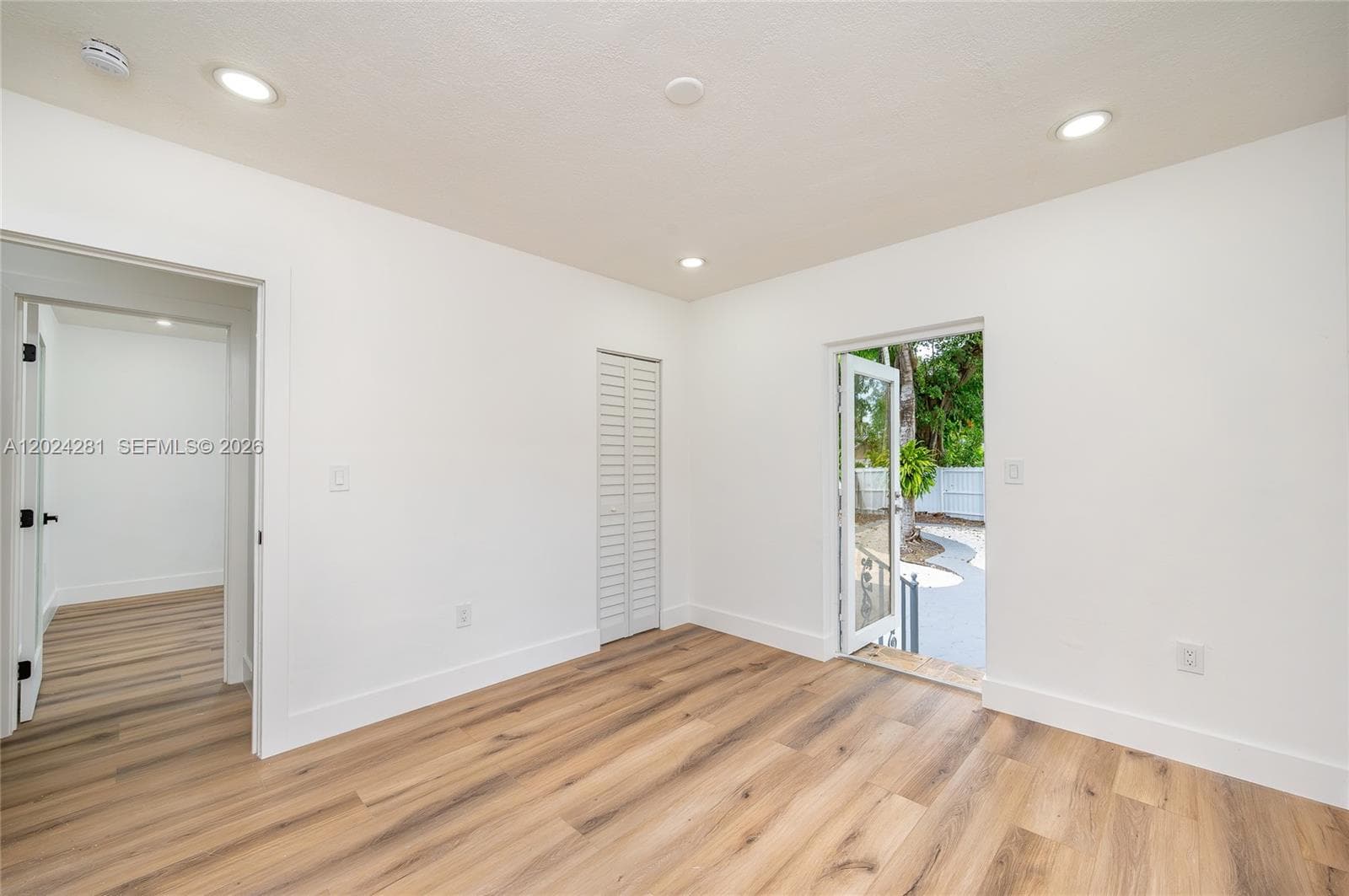 264 Navajo St, Miami Springs FL 33166 — 25