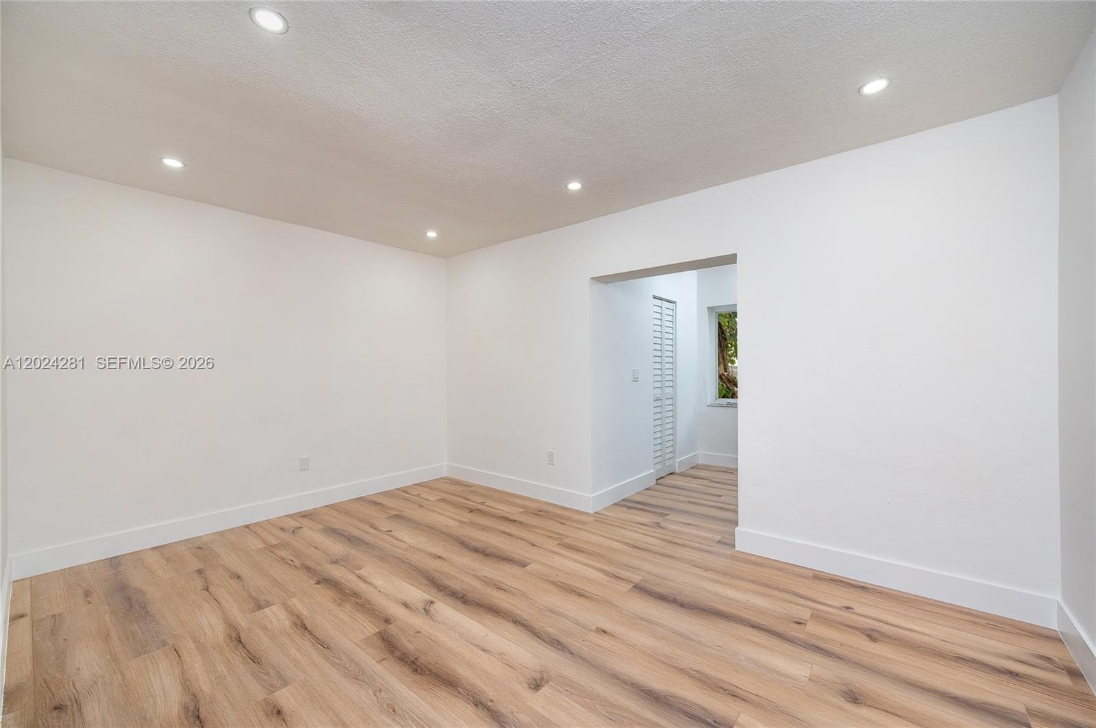 264 Navajo St, Miami Springs FL 33166 — 21