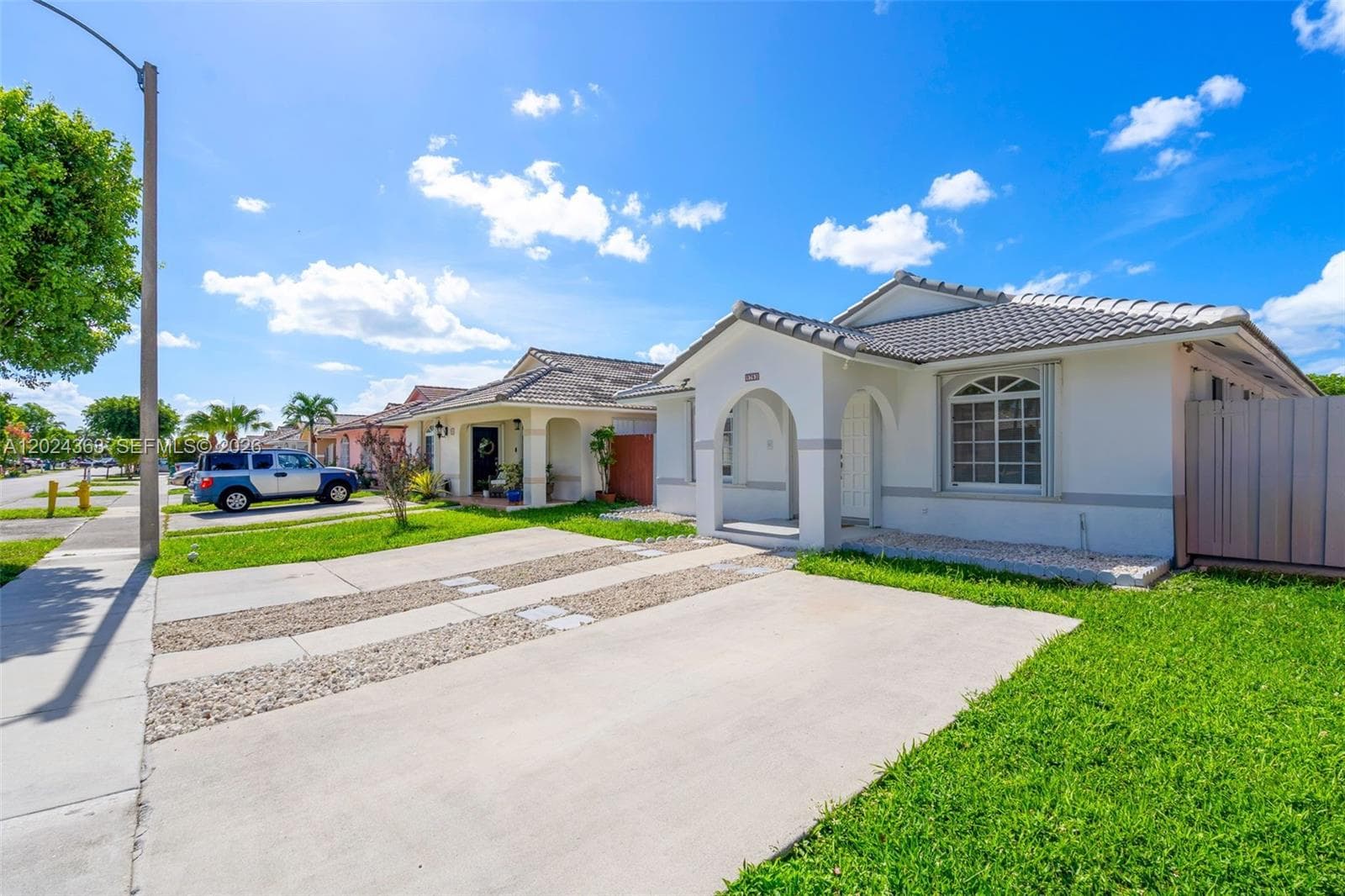 9703 NW 127th St, Hialeah Gardens FL 33018 — 2