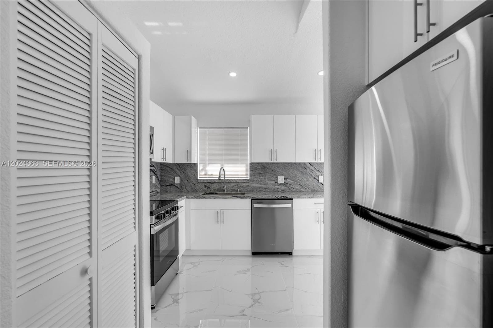 9703 NW 127th St, Hialeah Gardens FL 33018 — 7