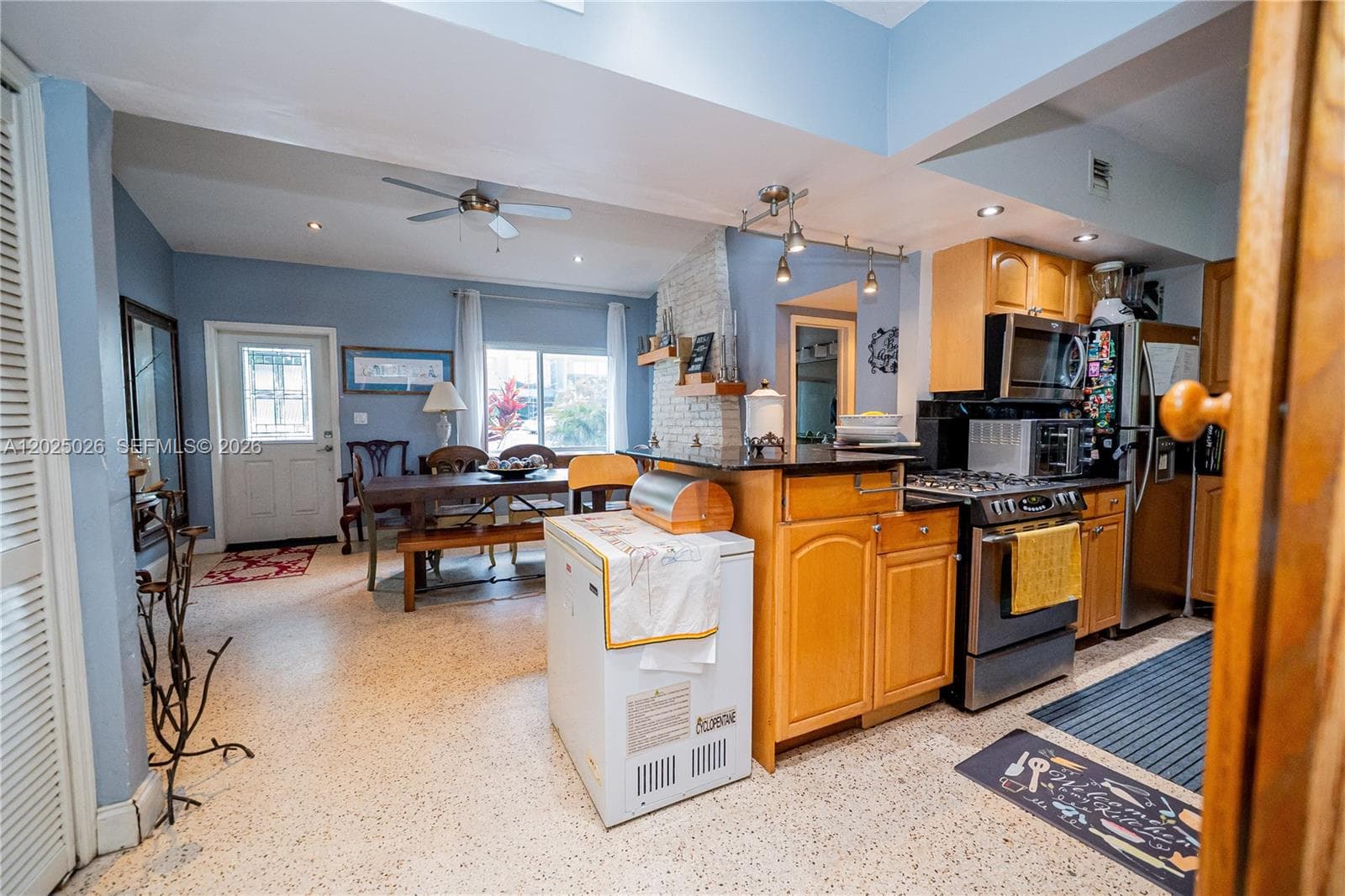 548 East Dr, Miami Springs FL 33166 — 25