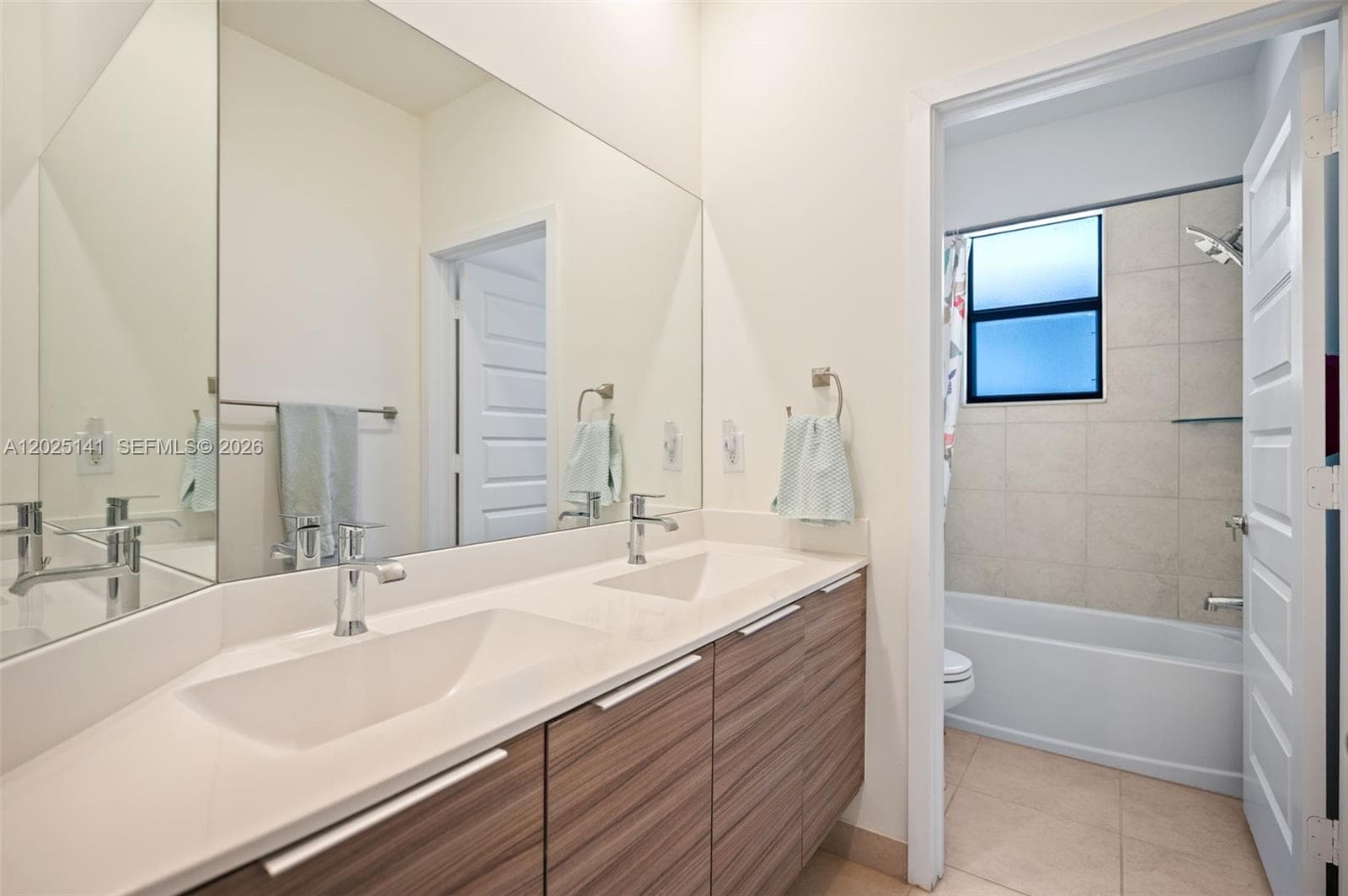 8763 NW 157th Ter, Miami Lakes FL 33018 — 17