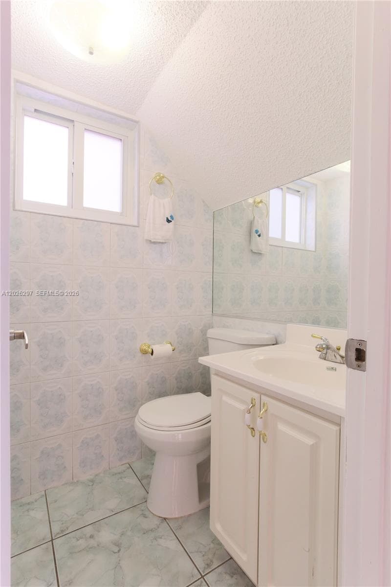 601 SW 116th ct, Sweetwater FL 33174 — 13
