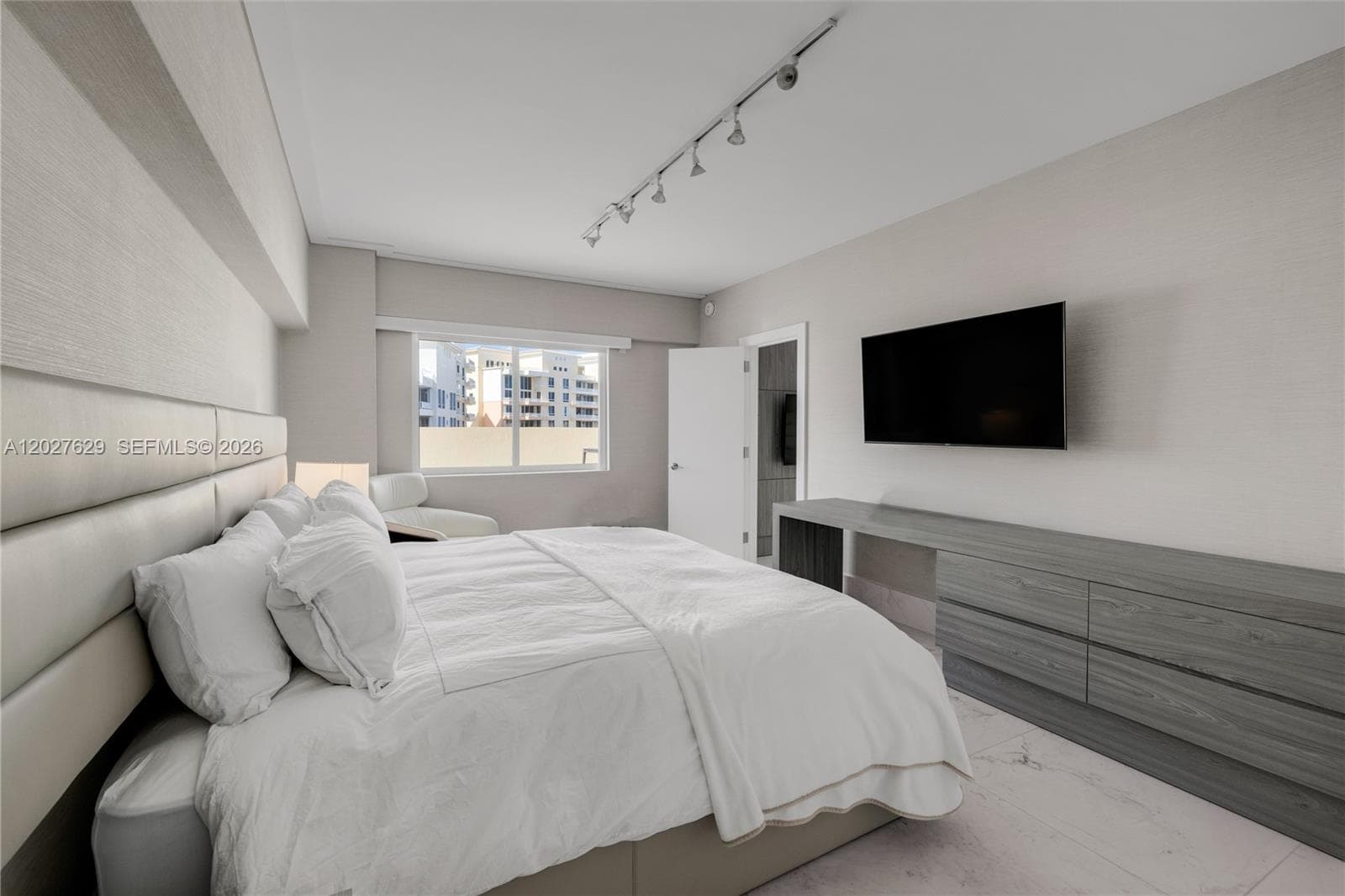 799 Crandon Blvd # 8, Key Biscayne FL 33149 — 24