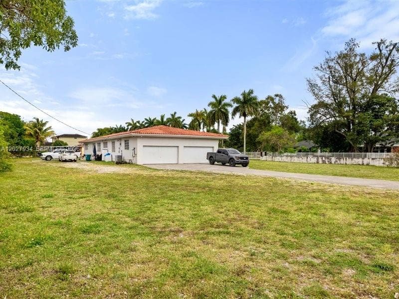 1895 NW 175th St, Miami Gardens FL 33056 — 26