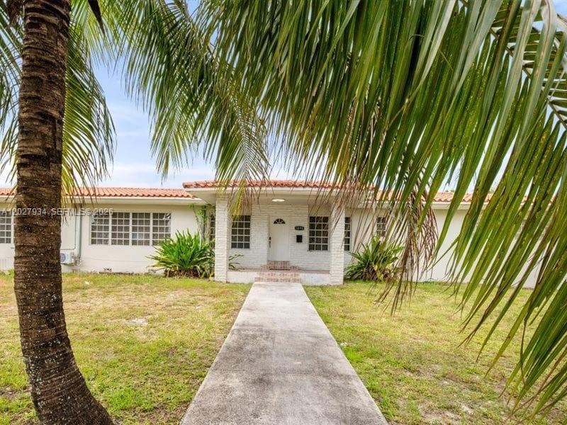1895 NW 175th St, Miami Gardens FL 33056 — 34