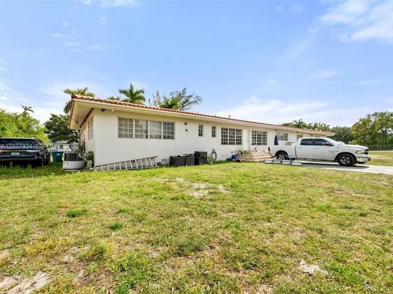 1895 NW 175th St, Miami Gardens FL 33056 — 54
