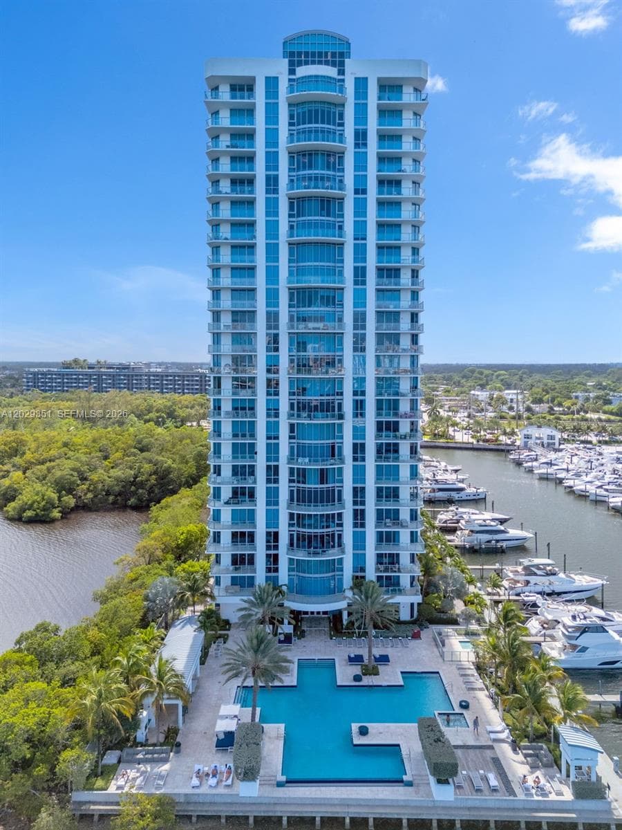 17111 BISCAYNE BL # 506, North Miami Beach FL 33160 — 52