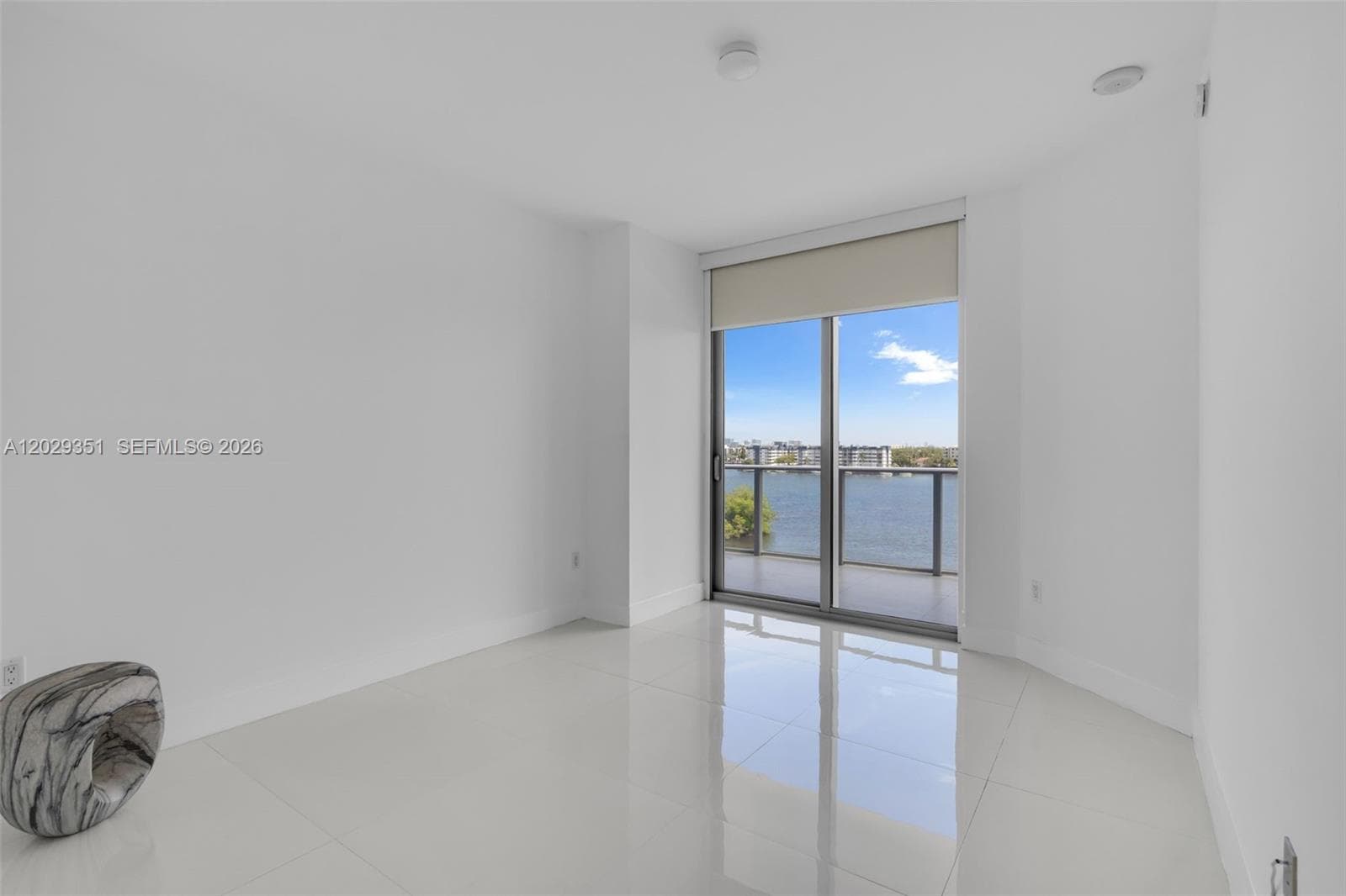 17111 BISCAYNE BL # 506, North Miami Beach FL 33160 — 17