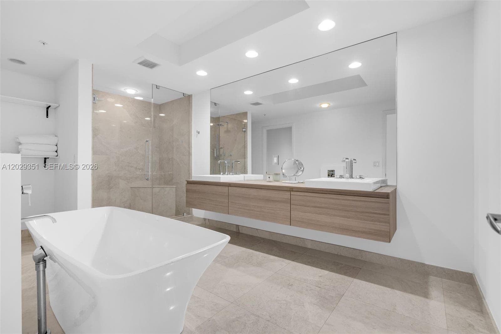 17111 BISCAYNE BL # 506, North Miami Beach FL 33160 — 28