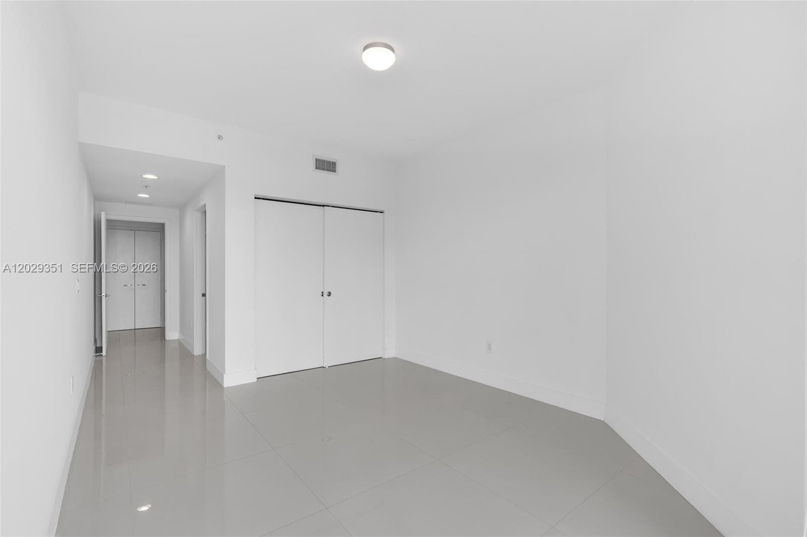 17111 BISCAYNE BL # 506, North Miami Beach FL 33160 — 33