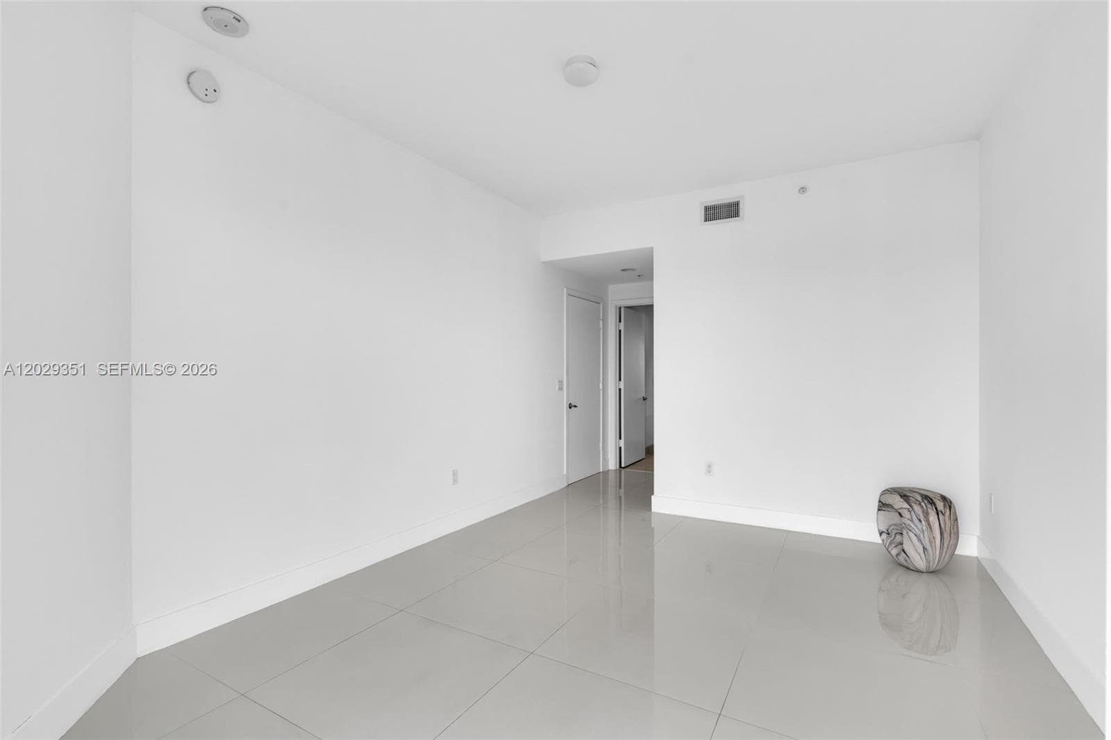 17111 BISCAYNE BL # 506, North Miami Beach FL 33160 — 18