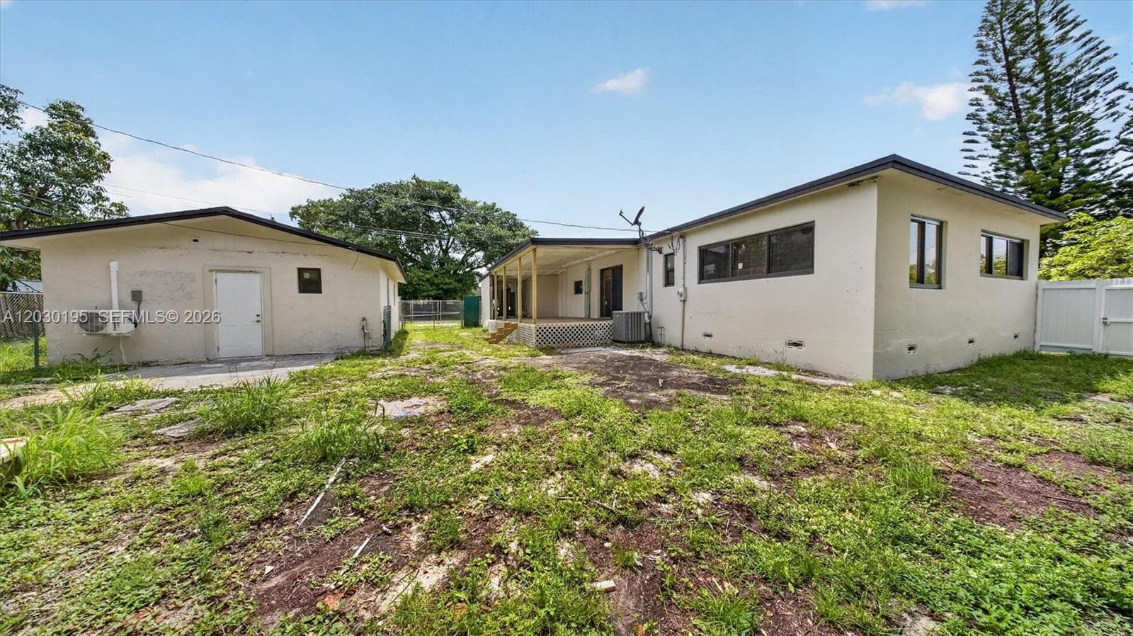 900 Superior St, Opa-Locka FL 33054 — 35