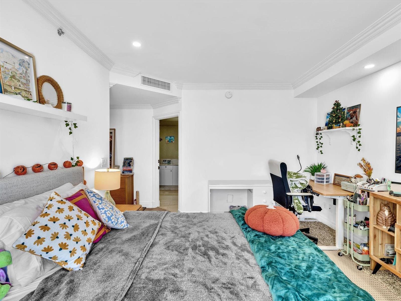 7000 Island Boulevard # 06, Aventura FL 33160 — 32