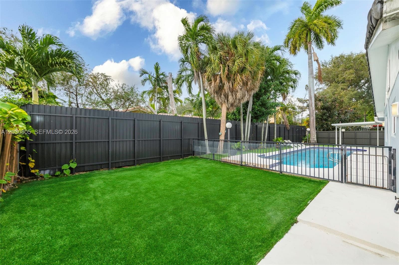 19040 S Saint Andrews Dr, Hialeah FL 33015 — 22