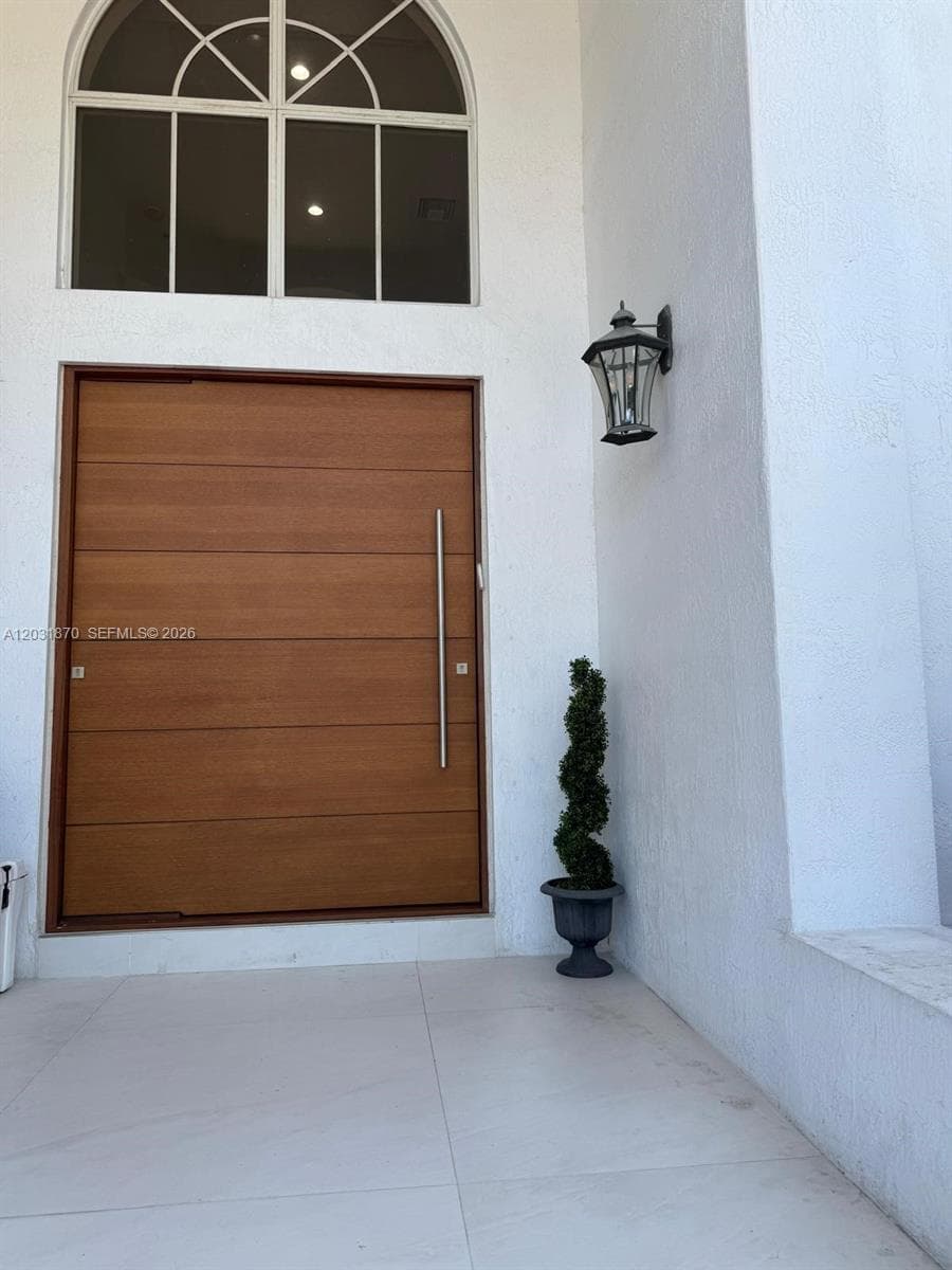 2940 NE 164th St, North Miami Beach FL 33160 — 2