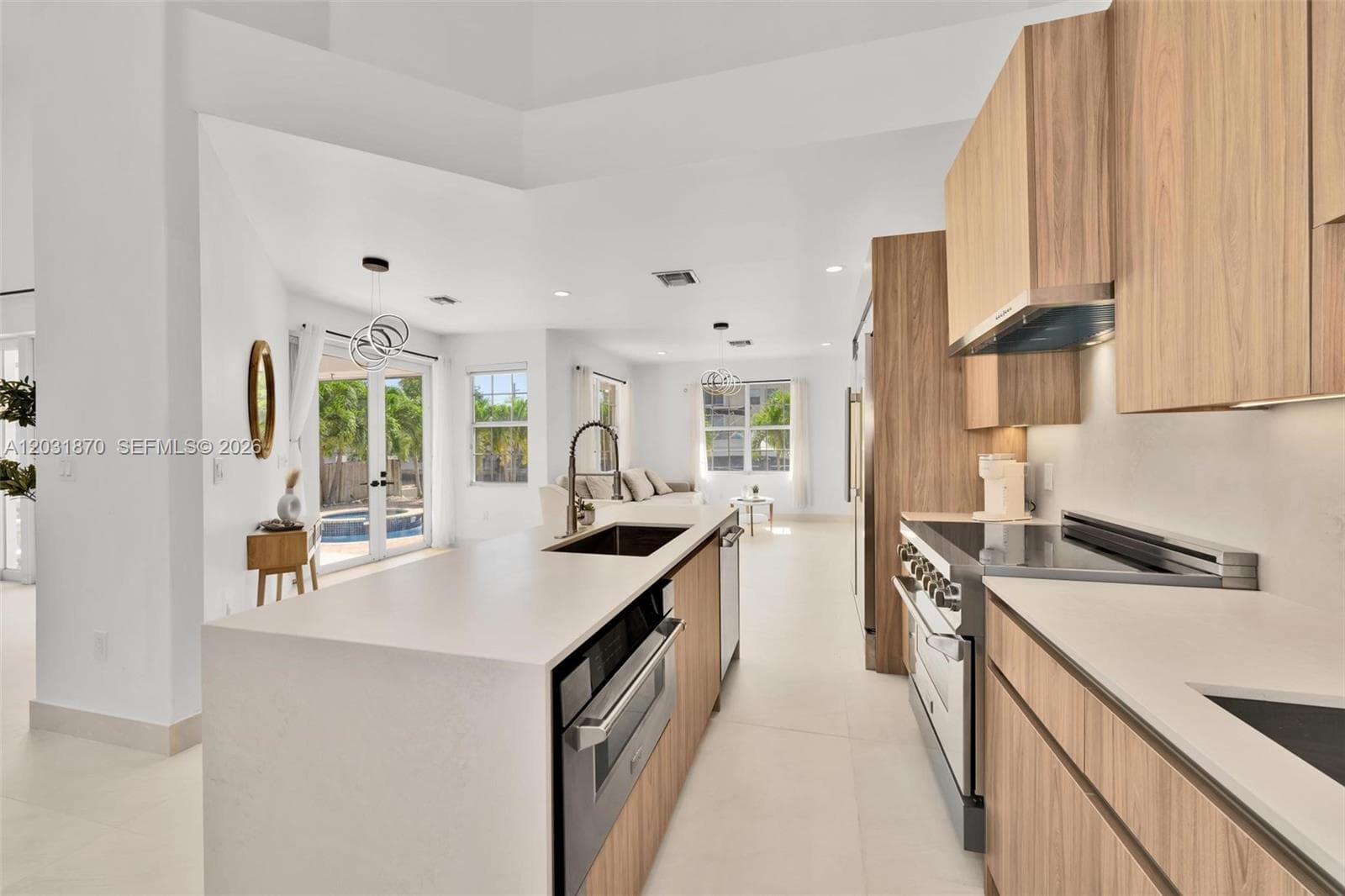 2940 NE 164th St, North Miami Beach FL 33160 — 9
