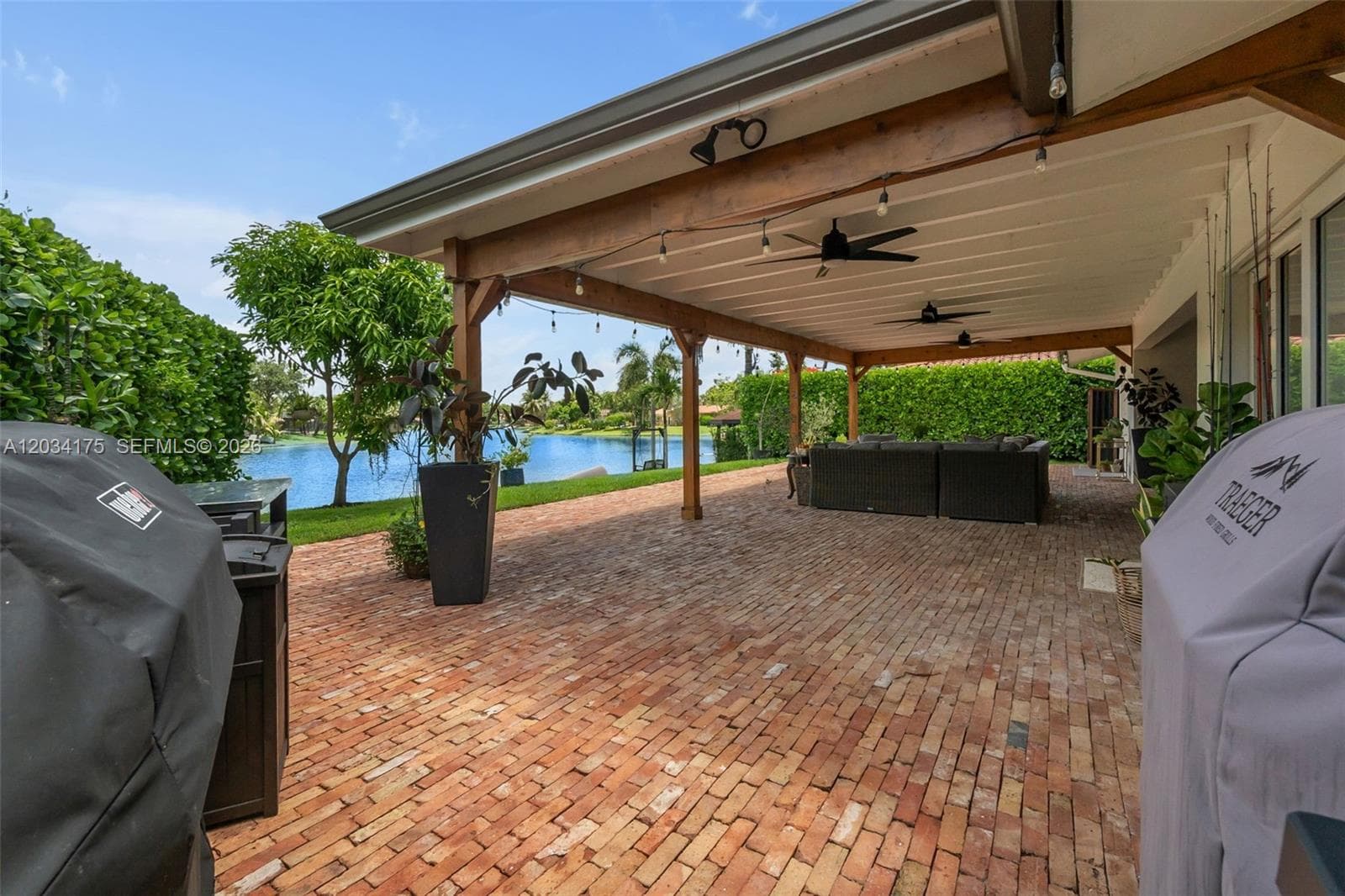8601 Dundee Ter, Miami Lakes FL 33016 — 41