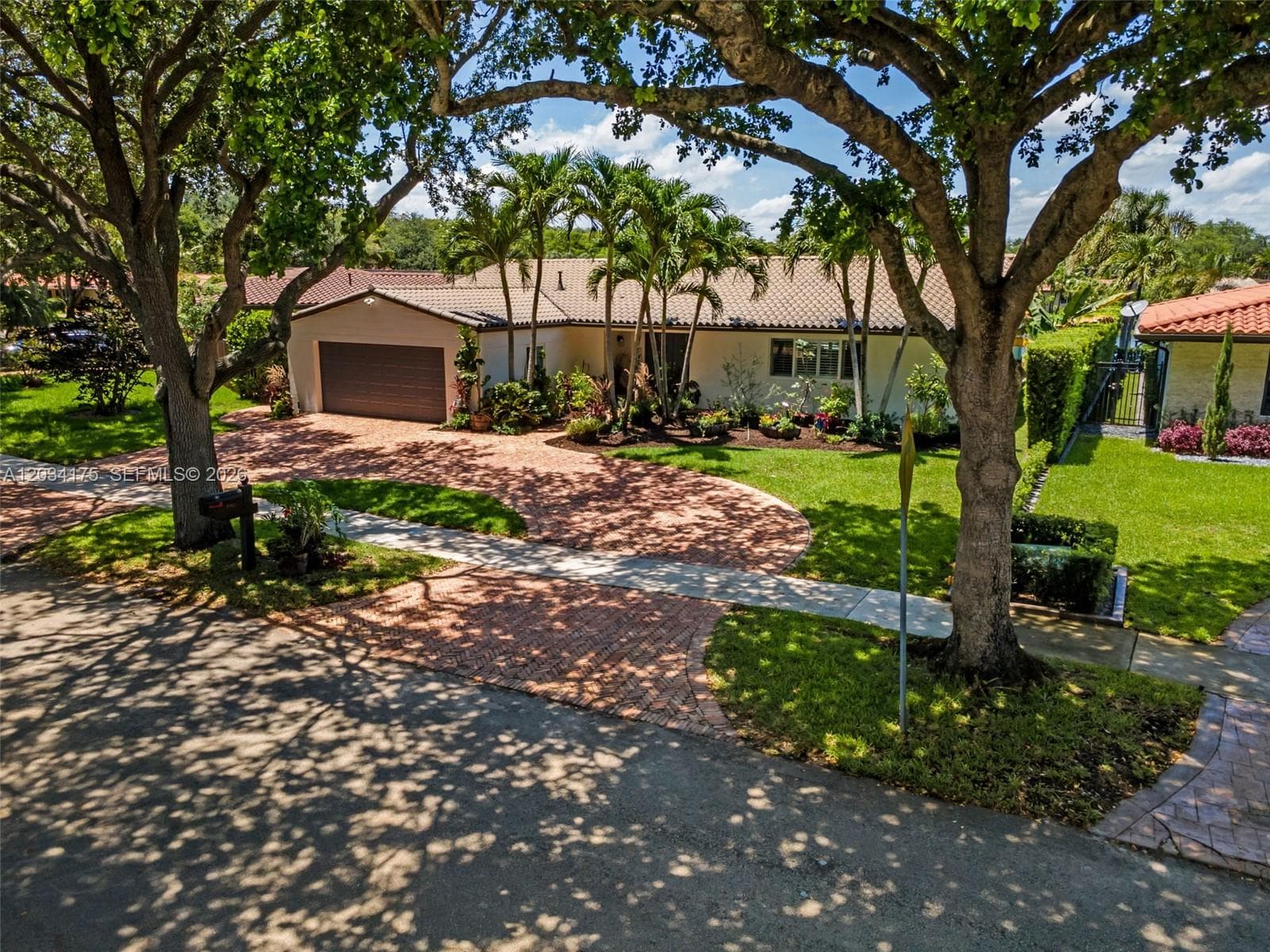 8601 Dundee Ter, Miami Lakes FL 33016 — 51