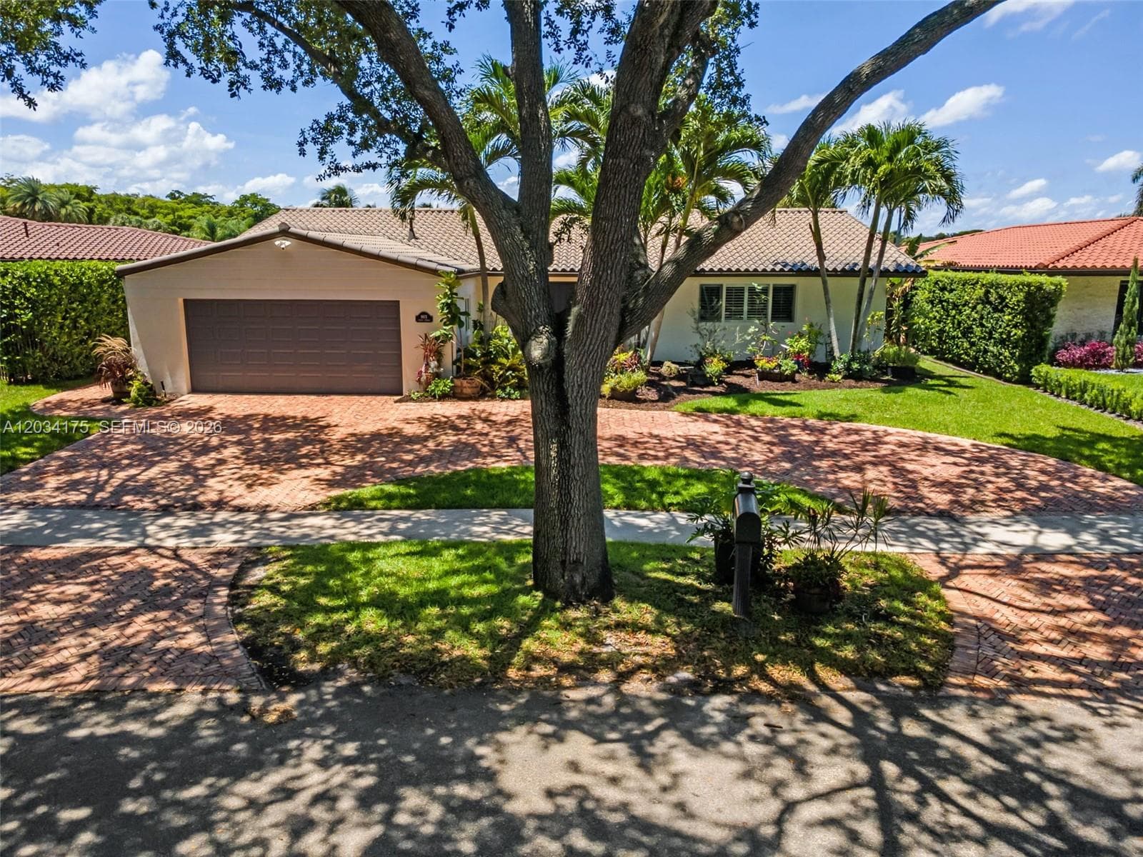 8601 Dundee Ter, Miami Lakes FL 33016 — 50