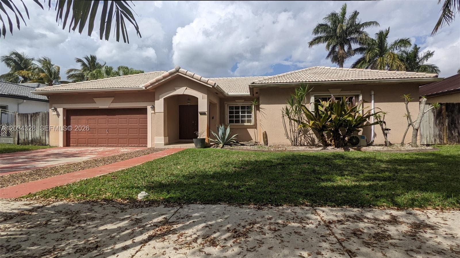 8929 NW 165th Ter, Miami Lakes FL 33018 — 1