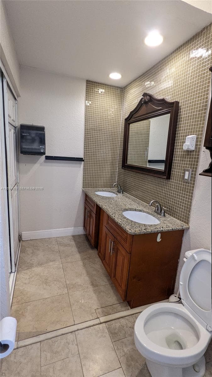 8929 NW 165th Ter, Miami Lakes FL 33018 — 14