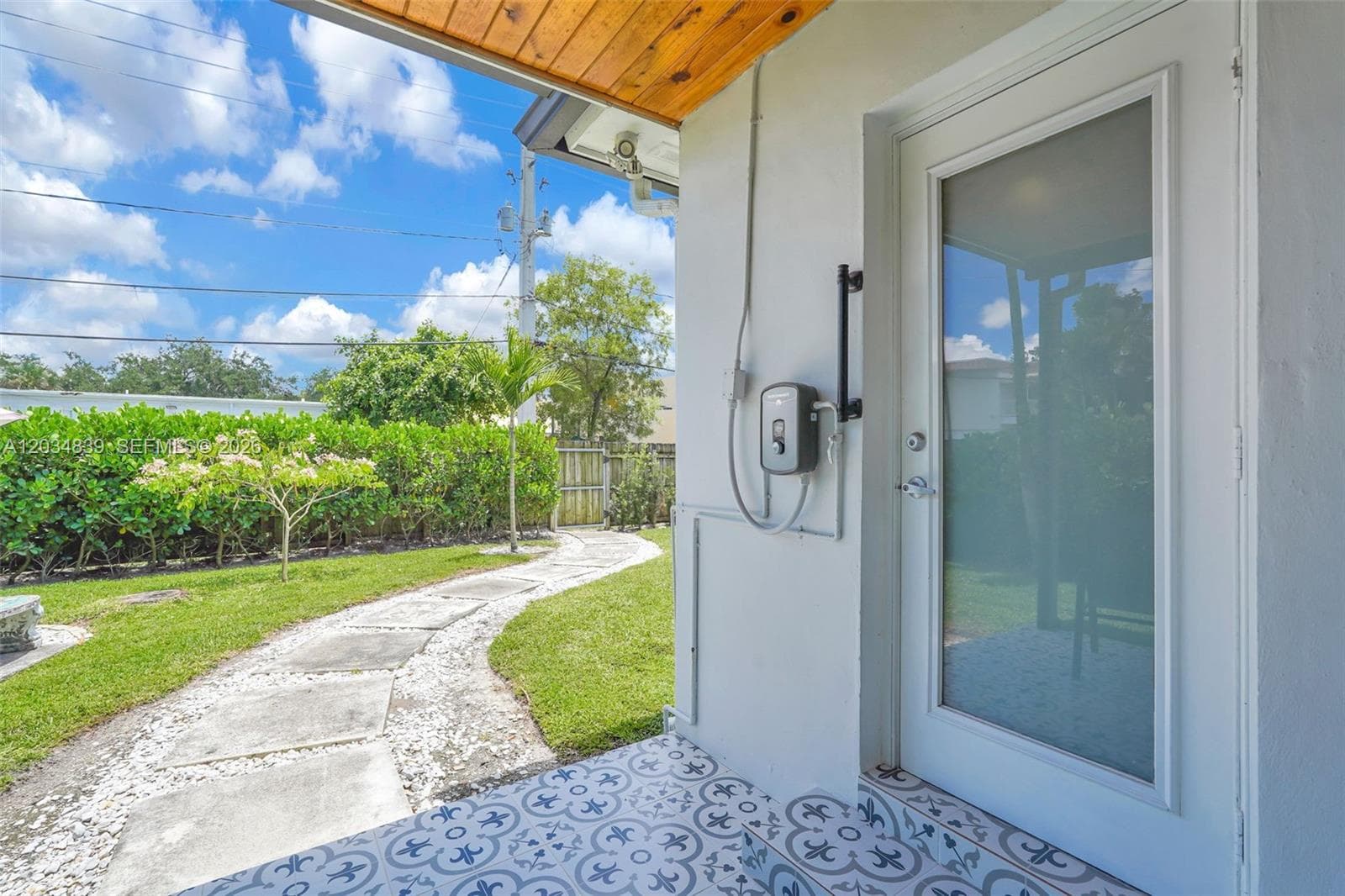 240 Nahkoda Dr, Miami Springs FL 33166 — 46
