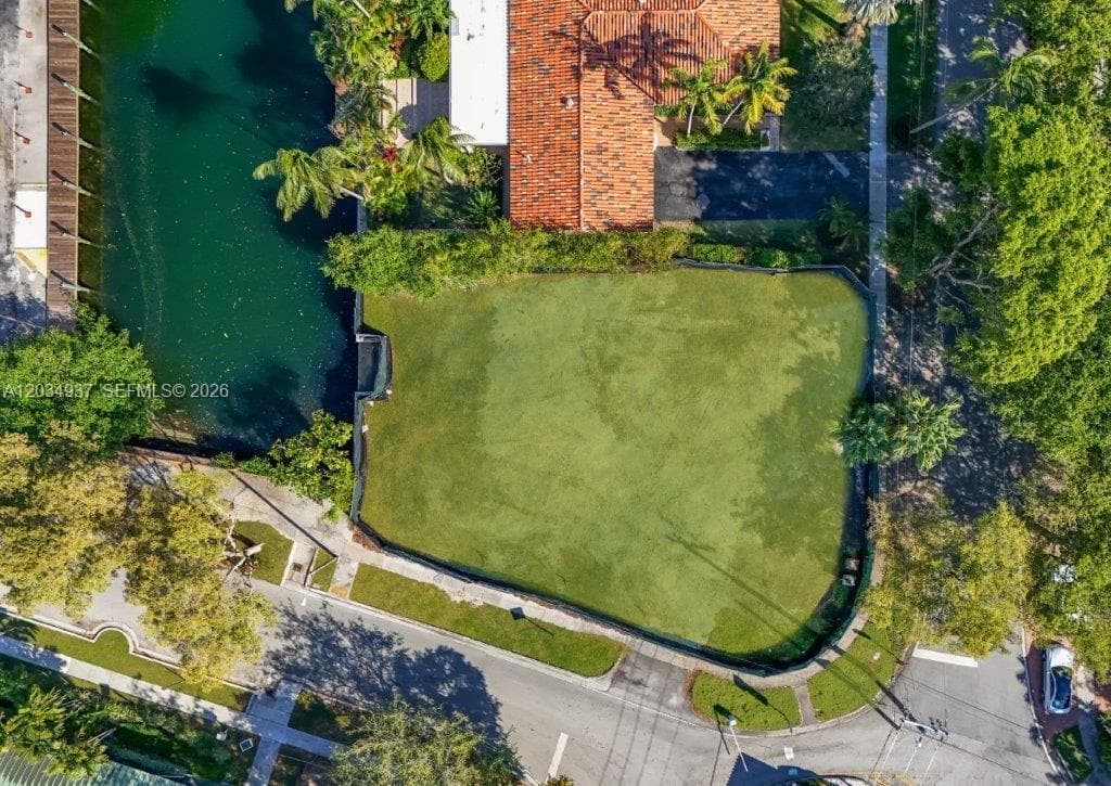 1805 Ixora Rd, North Miami FL 33181 — 3